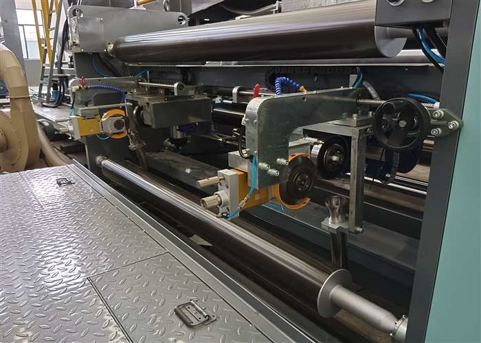 Máquina de laminação de revestimento por extrusão de capacidade 200 - 400 kg/h Max. Velocidade de revestimento 200 M/min
