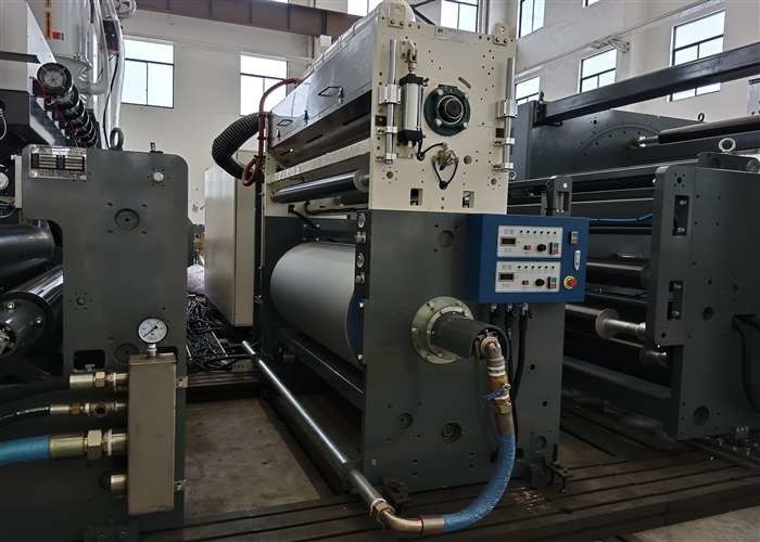 Máquina de laminação de revestimento por extrusão de capacidade 200 - 400 kg/h Max. Velocidade de revestimento 200 M/min