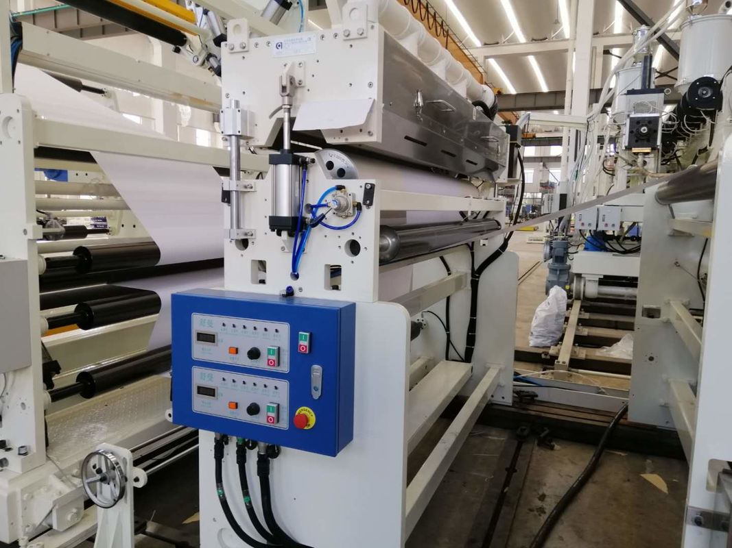 1200-1600 mm Máquina de laminação automática de papel não tecido de grande porte com 2 eixos de ar de rotação automática Alta velocidade Branco azul