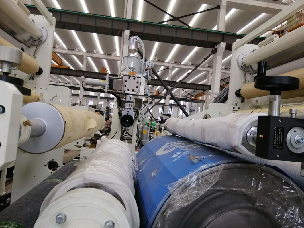 Máquina de laminação automática de filme de alta carga Anti-vibração 380V para tecidos não tecidos em branco e azul