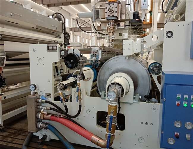 Papel - máquina de estratificação automática de papel do empacotamento plástico com sistema de refrigeração rápido em branco e em azul
